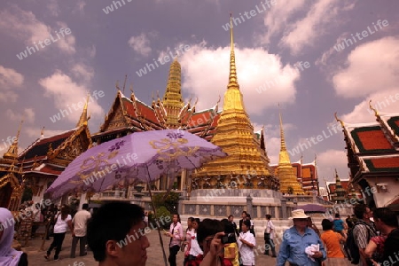 Die Tempelanlage des Wat Phra Kaew in Banglamphu in Bangkok der Hauptstadt von Thailand in Suedostasien.  