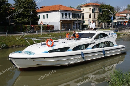 Hausboot auf dem Brentakanal (Venedig bis Padua) bei Mira