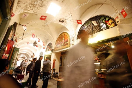 Afrika, Nordafrika, Tunesien, Tunis
Eine Gasse in der Medina mit dem Markt oder Souq in der Altstadt der Tunesischen Hauptstadt Tunis.



