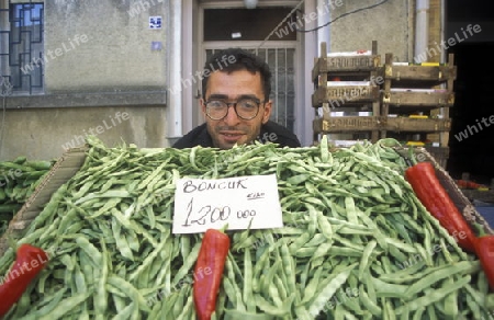 Der Markt, Souq oder Bzaar Kapali Carsi im Stadtteil Sultanahmet in Istanbul in der Tuerkey