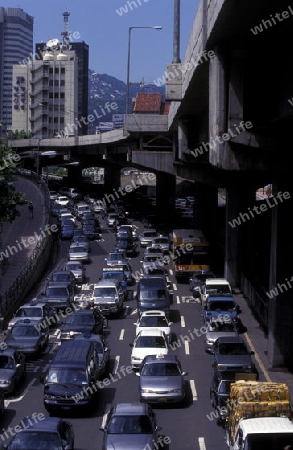 Die Skyline mit dem Autoverkehr  im Zentrum der Hauptstadt Seoul in Suedkorea in Ost Asien.