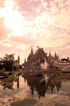 Der Tempel Wat Rong Khun 12 Km suedlich von Chiang Rai in der Provinz chiang Rai im Norden von Thailand in Suedostasien.