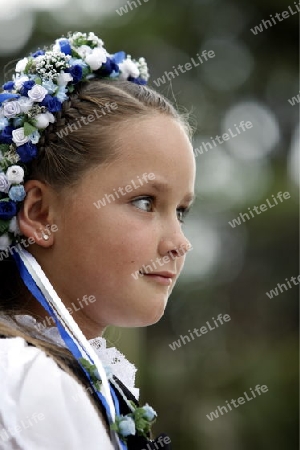 Amerika, Suedamerika, Venezuela, Deutsche Kolonie, Colonia Tovar, Bergdorf,  Maedchen in Tracht beim traditionellen Patronsfest des Heiligen Martin am Martinstag 11.November 2008 mit Deutschen Folkstaenzen und Deutschen Trachten im Bergdorf Colonia