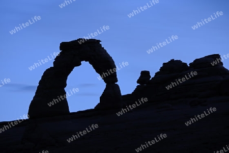 Delicate Arch kurz vor Sonnenaufgang, Arches Nationalpark, Utah, USA