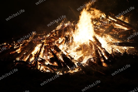 Osterfeuer Gluet 