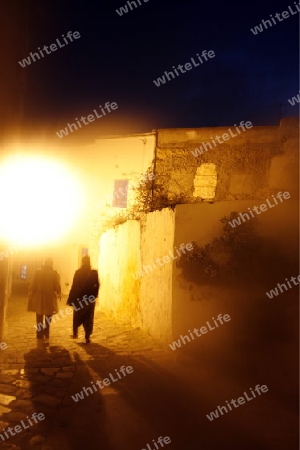 Afrika, Nordafrika, Tunesien, Tunis, Sidi Bou Said
Die Altstadt von Sidi Bou Said in der Daemmerung am Mittelmeer und noerdlich der Tunesischen Hauptstadt Tunis. 





