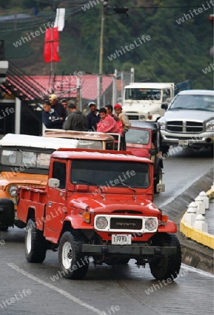 Amerika, Suedamerika, Venezuela, Deutsche Kolonie, Colonia Tovar, Bergdorf,  Das traditionelle Patronsfest des Heiligen Martin am Martinstag 11.November 2008 mit Deutschen Folkstaenzen und Deutschen Trachten im Bergdorf Colonia Tovar der ehemaligen