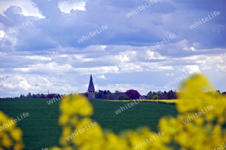 Kirche unter Wolken