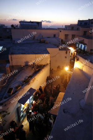 AFRIKA, NORDAFRIKA, TUNESIEN, SIDI BOU SAID, ALTSTADT, GASSE, ABEND,  