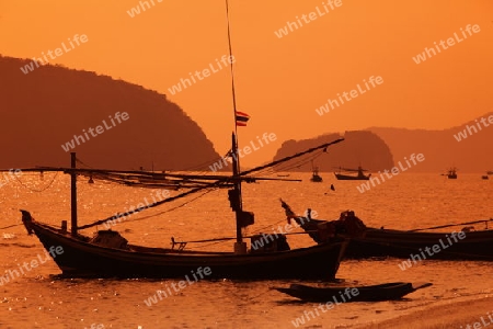 Die Kuestenlandschaft des Khao Sam Roi Yot Nationalpark am Golf von Thailand im Suedwesten von Thailand in Suedostasien. 