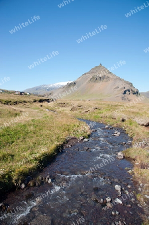 Der Westen Islands, Blick von der Steilk?ste aus auf den Vulkan und Gletscher Sn?fellsj?kull am westlichen Ende der Halbinsel Sn?fellsnes