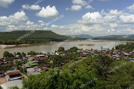 Sicht vom Tempel Wat Tham Khu Ha Sawan in Khong Jiam am Mekong River in der naehe des Pha Taem Nationalpark in der Umgebung von Ubon Ratchathani im nordosten von Thailand in Suedostasien.