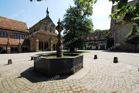 Kloster Maulbronn mit Brunnen