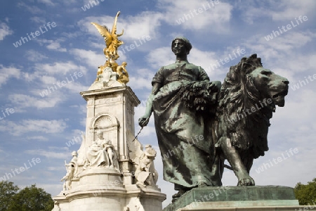 London - Victoria monument