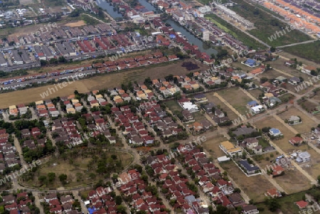 Imobilien am rande der Stadt Bangkok in Thailand in Suedostasien.