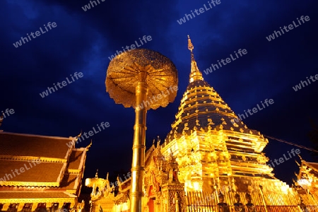 Der Chedi der Tempel Anlage des Wat Phra That Doi Suthep bei Chiang Mai in der Provinz Chiang Mai im Norden von Thailand in Suedostasien.