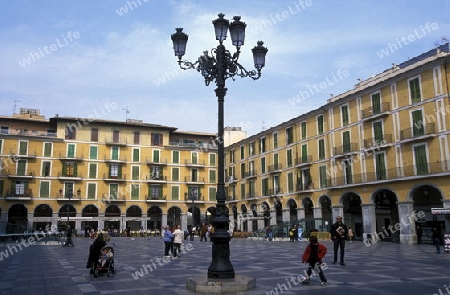 Die Palca de la Major in der Altstadt von Palma de Mallorca der Hauptstadt der Insel Mallorca einer der Balearen Inseln im Mittelmeer.    