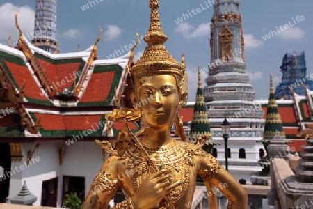 Die Tempelanlage des Wat Phra Kaew in Banglamphu in Bangkok der Hauptstadt von Thailand in Suedostasien.  