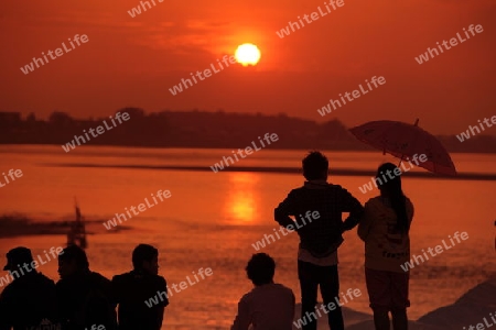 Der Mekong River in Vientiane der Hauptstadt von Laos in Suedostasien.