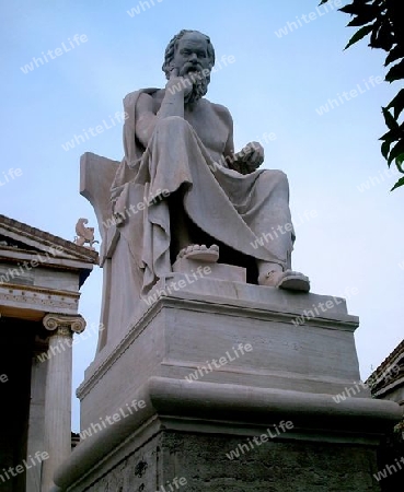 Der nachdenkliche Sokrates vor der Nationalbibliothek in Athen