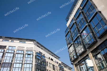 B?rogeb?ude am Holzmarkt in Jena mit dem Jentower als Spiegelung