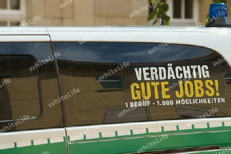 Polizeiauto mit Werbung f?r Jobs bei der deutschen Polizei.