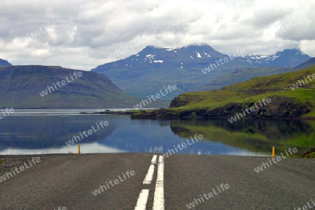 Strasse und Fjord