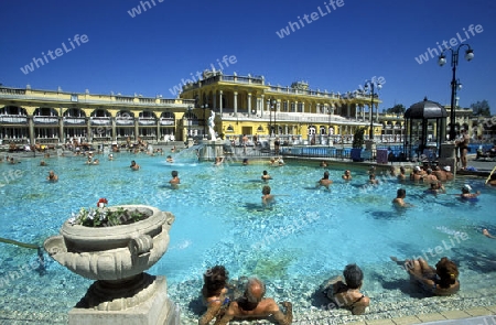 Das Szechenyi Bad in Budapest der Hauptstadt von Ungarn in Osteuropa..