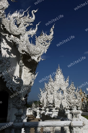 Der Tempel Wat Rong Khun 12 Km suedlich von Chiang Rai in der Provinz chiang Rai im Norden von Thailand in Suedostasien.