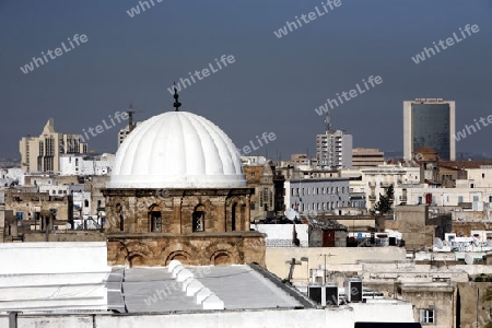 Afrika, Nordafrika, Tunesien, Tunis
Eine Gasse in der Medina mit dem Markt oder Souq in der Altstadt der Tunesischen Hauptstadt Tunis.



