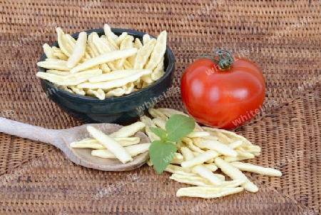  italienische Pasta, Fagiolini , Teigwaren , Nudeln, Tomate, Basilikum