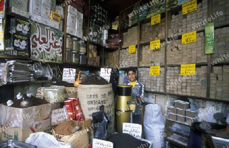 Der Souq oder Markt in der Medina der Altstadt von Aleppo im Norden von Syrien im Nahen Osten.