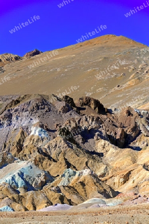 durch Mineralien verfaerbte Steine der Artist`s Palette, im Abendlicht, Death Valley Nationalpark, Kalifornien, USA