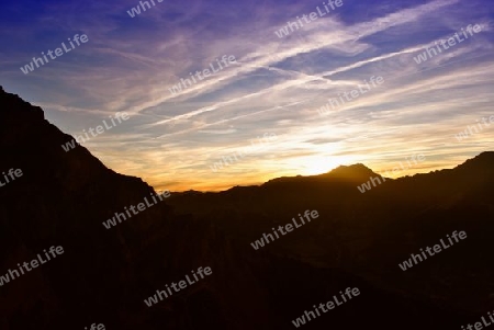 Sonnenuntergang in den Bergen