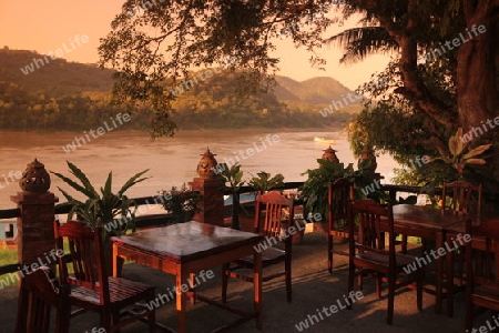Die Landschaft am Mekong River in der Altstadt von Luang Prabang in Zentrallaos von Laos in Suedostasien.  