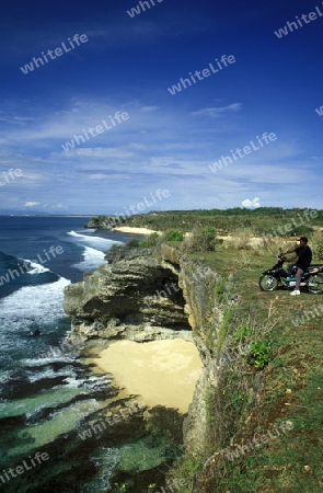 Ein Strand mit dem Namen Paradise Beach oder Dreamland Beach im Sueden der Insel Bali in Indonesien in Suedostasien.