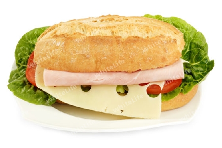 Schinkensandwich auf hellem Hintergrund