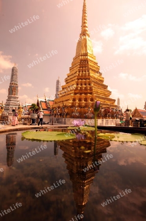 Die Tempelanlage des Wat Phra Kaew in Banglamphu in Bangkok der Hauptstadt von Thailand in Suedostasien.  