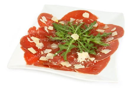 Carpaccio aus Rindfleisch mit Rucolasalat und Parmesank?se