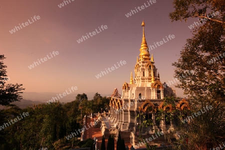 Der Kuomintang Tomb hoch ueber dem  Bergdorf Mae Salong in der Huegellandschaft noerdlich von Chiang Rai in der Provinz Chiang Rai im Norden von Thailand in Suedostasien.