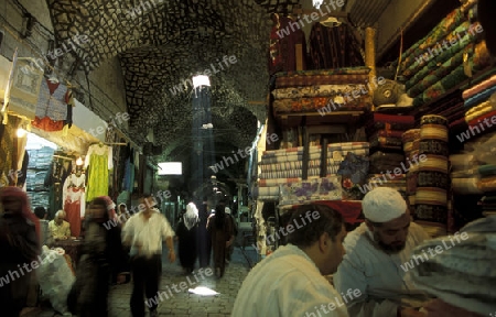 Auf dem Souq oder Markt in der Altstadt von Aleppo in der Hauptstadt von Syrien.