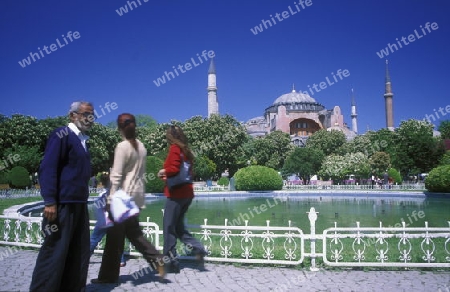 Die Aya Sofia Moschee im Stadtteil Sultanahmet in Istanbul in der Tuerkey.