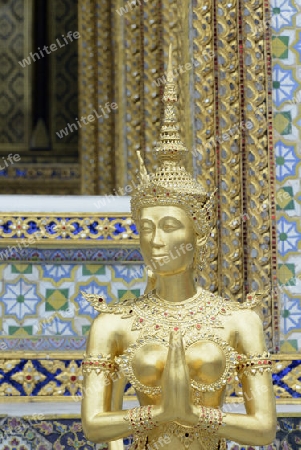 Die Tempelanlage des Wat Phra Kaew in der Hauptstadt Bangkok von Thailand in Suedostasien.