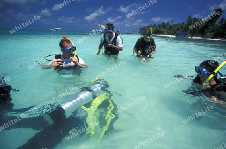 
Eine Tauchschule an der Insel Velavaru im Southmale Atoll auf den Inseln der Malediven im Indischen Ozean. 