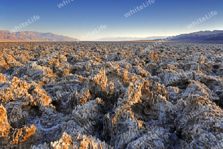 Sonnenaufgang am Devil`s Golf Course, Death Valley Nationalpark, Kalifornien, USA