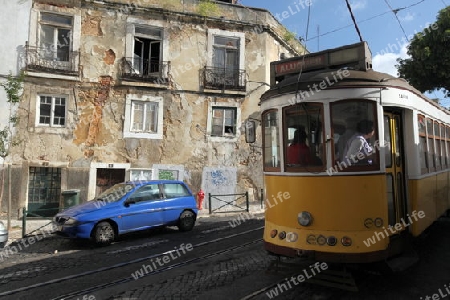 Europa, Westeuropa, EU, Euro, Portugal, Lissabon, Altstadt, Alfama, Tram, Strassenbahn, Zug, Transport,  (Urs Flueeler)