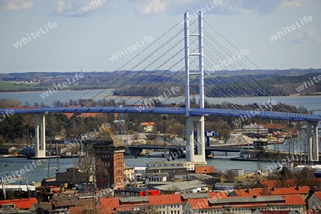 neue R?gendammbr?cke ueber den Strelasund zur Insel Ruegen,  Stralsund , Unesco Weltkulturerbe, Mecklenburg Vorpommern, Deutschland, Europa , oeffentlicher Grund