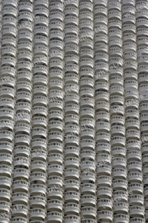 Ein Hochhaus mit vielen Balkon am Mae Nam Chao Phraya River in der Hauptstadt Bangkok von Thailand in Suedostasien.