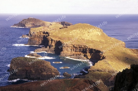 Europa, Atlantischer Ozean, Portugal, Insel, Madeira, Ponta do Sol, Meer, Landschaft, Kueste, Wasserfal, Stimmung, 
Die Landschaft der Halbinsel Ponta de Sao Lourenco im osten der Insel Madeira im Atlantischen Ozean, Portugal,      (Urs Flueeler) 