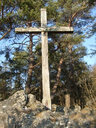 Kreuz im Wald